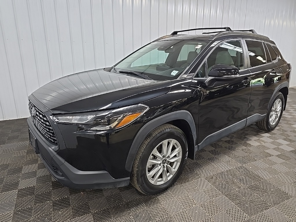 2022 Toyota Corolla Cross LE photo 8