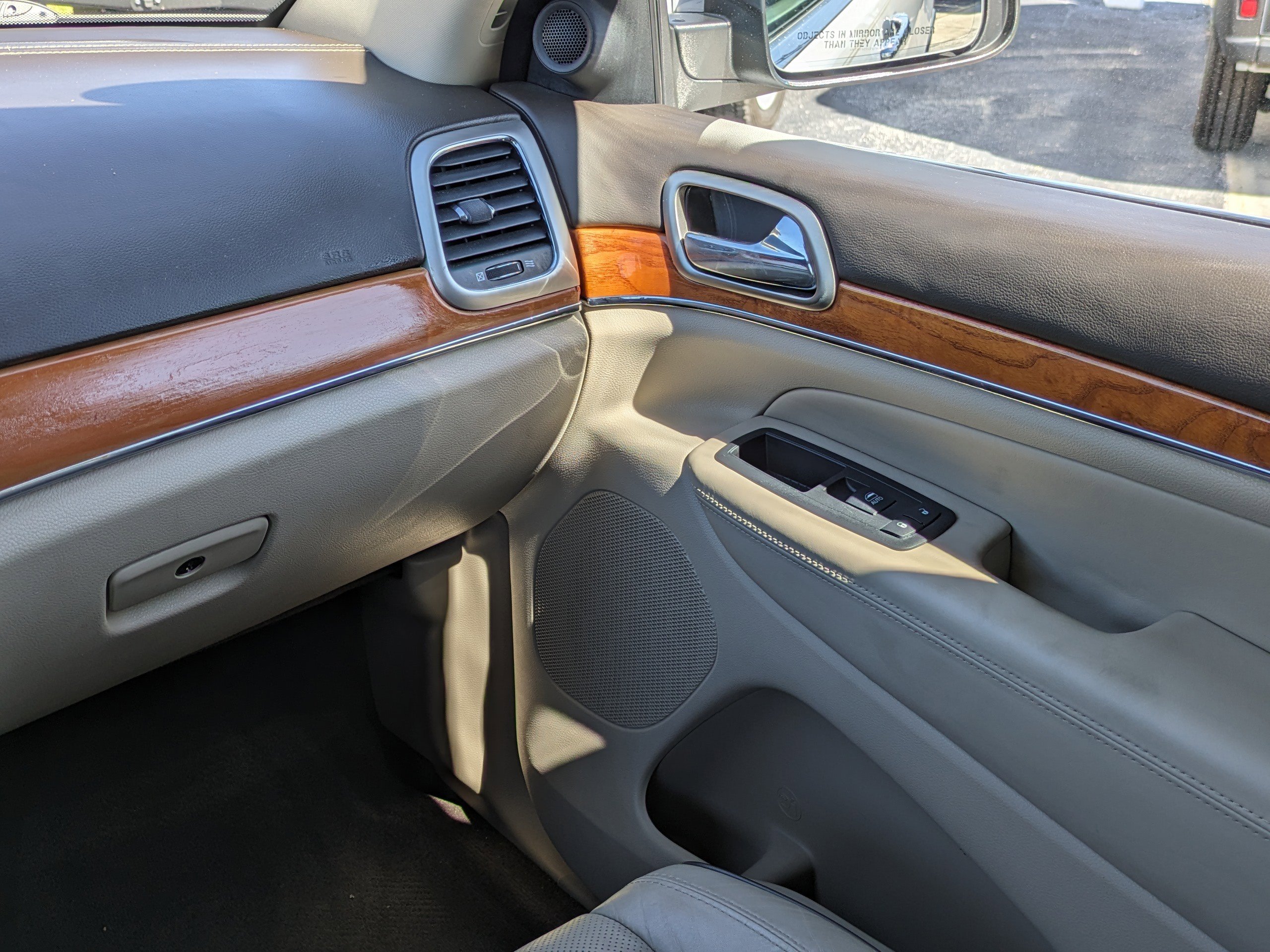 2013 Jeep Grand Cherokee Overland photo 17