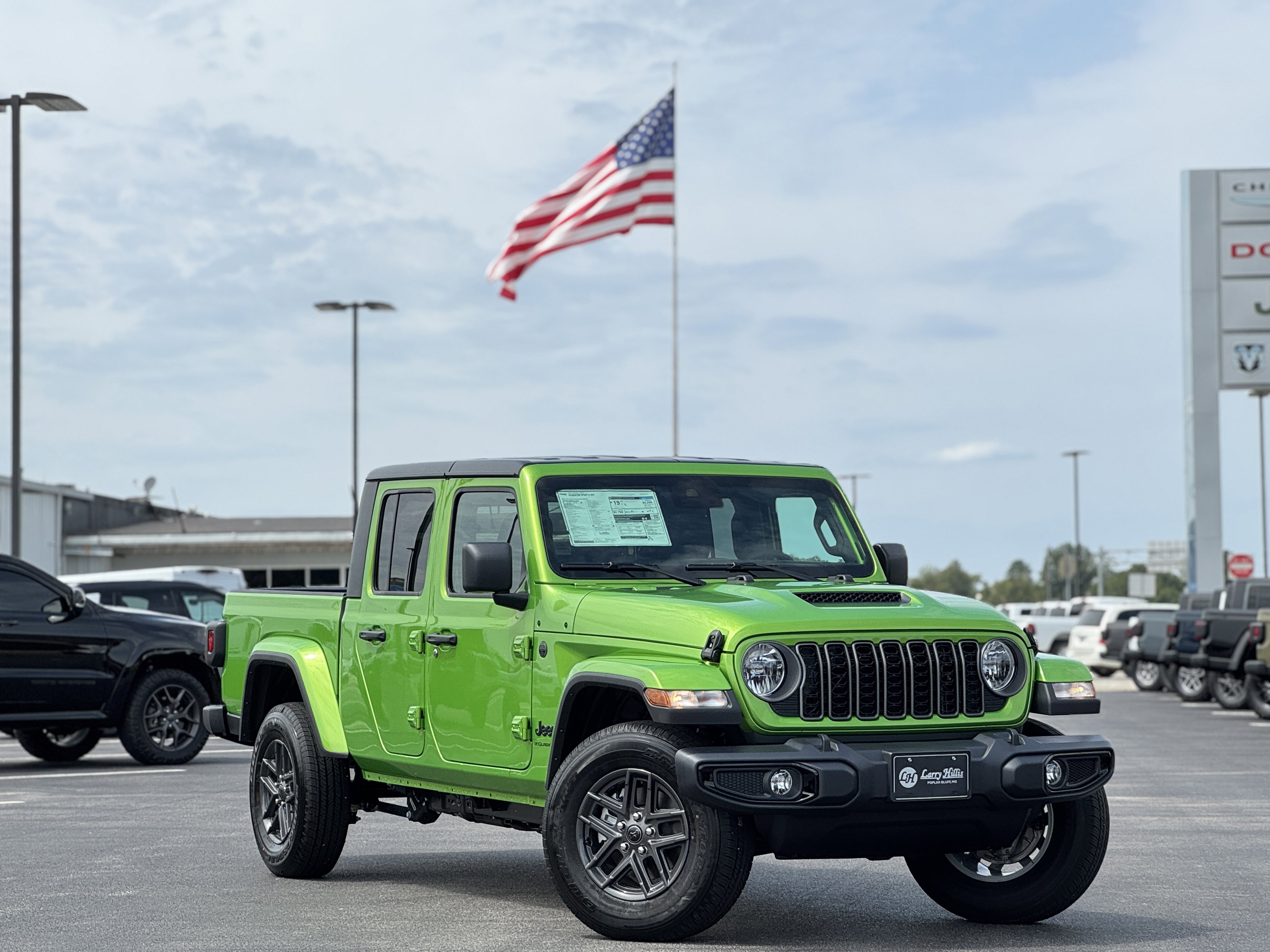 2025 Jeep Gladiator Sport S's photo