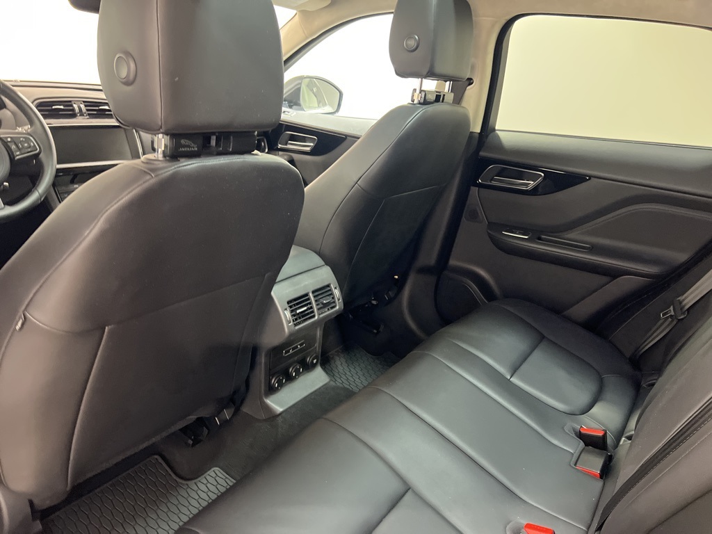 2019 Jaguar F-PACE Premium photo 19