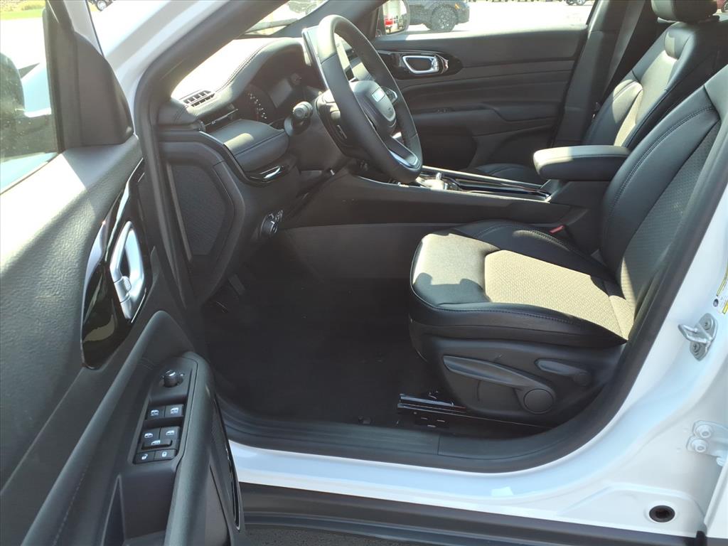 2026 Jeep Compass Latitude Altitude photo 13