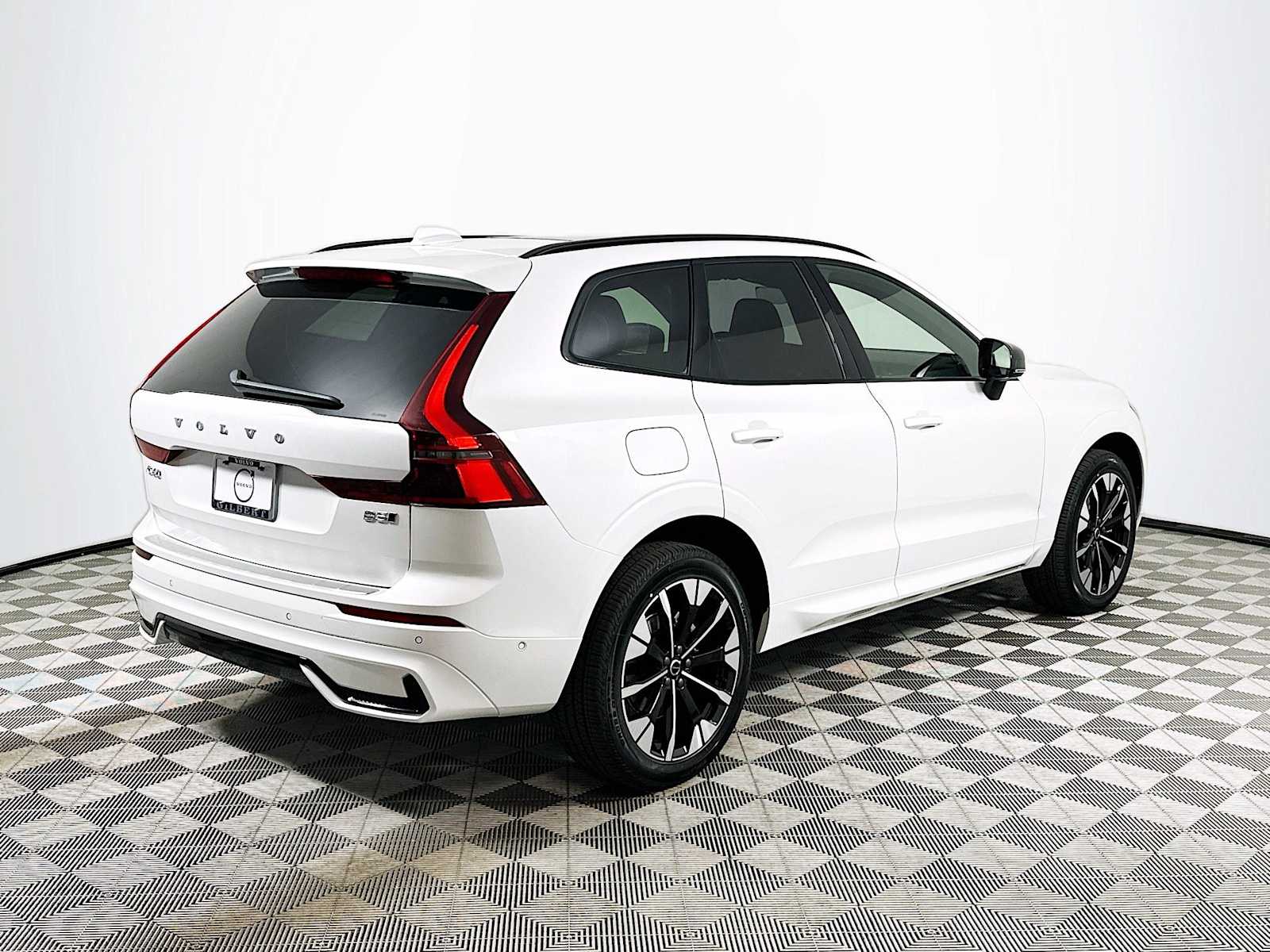 2026 Volvo XC60 B5 Plus photo 7