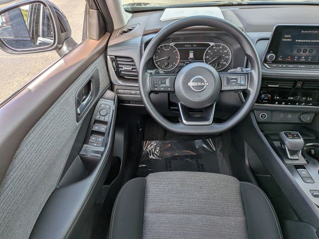 2022 Nissan Rogue SV photo 9