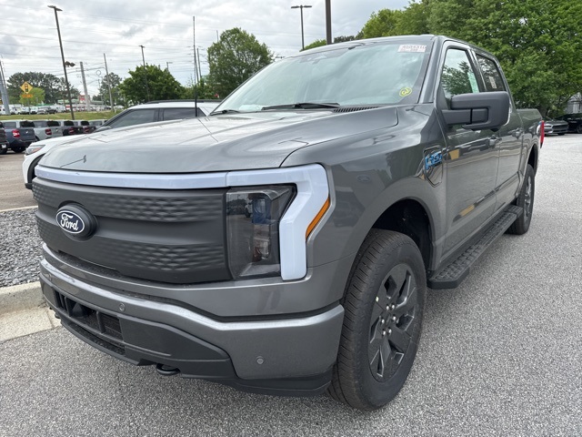 2025 Ford F-150 Lightning photo 4