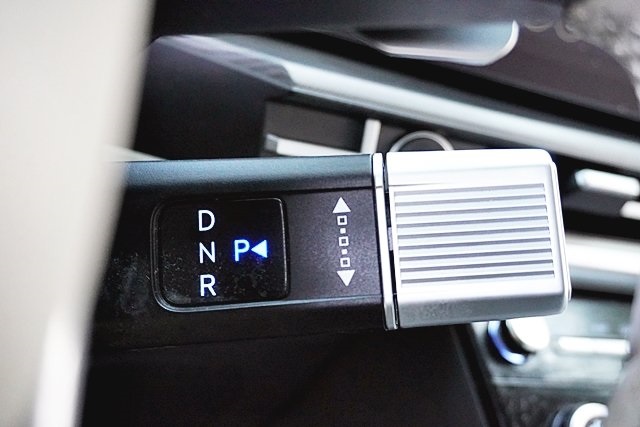 Used 2025 Black Hyundai SE image 31