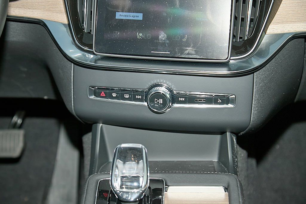 2026 VOLVO XC90 - Image 27