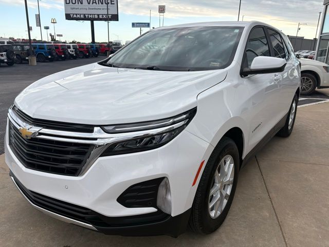 2022 Chevrolet Equinox LT photo 2