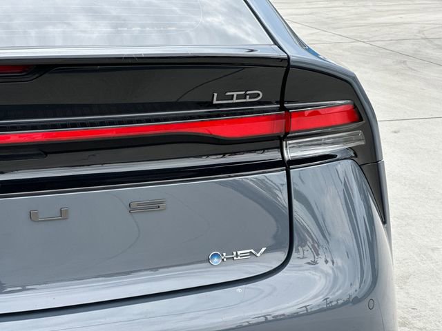 2024 Toyota Prius LE photo 25