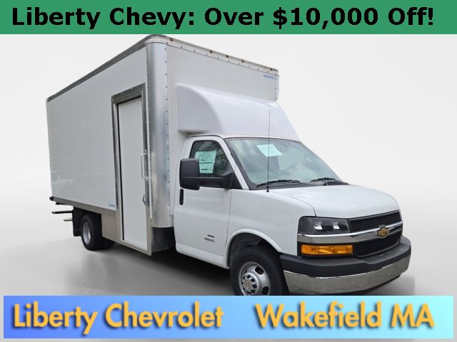 2024 Chevrolet Express Cutaway Base's photo