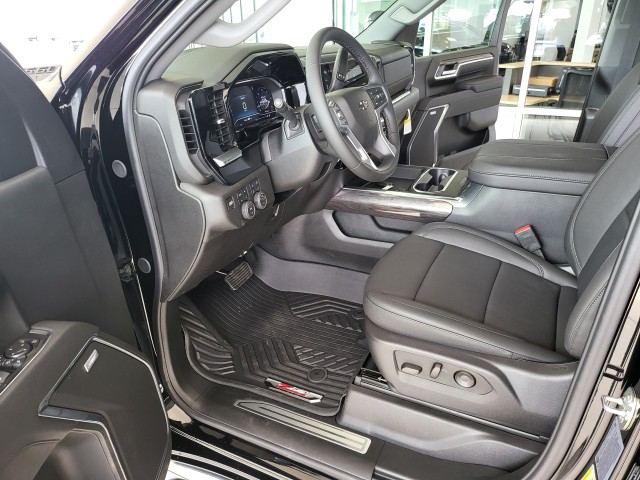 2025 Chevrolet Silverado 2500HD LTZ photo 6
