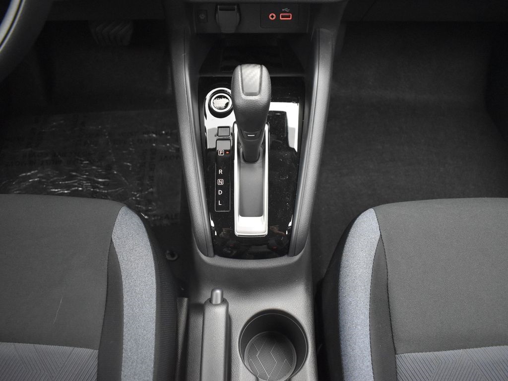 2025 Nissan Versa 1.6 SV photo 11