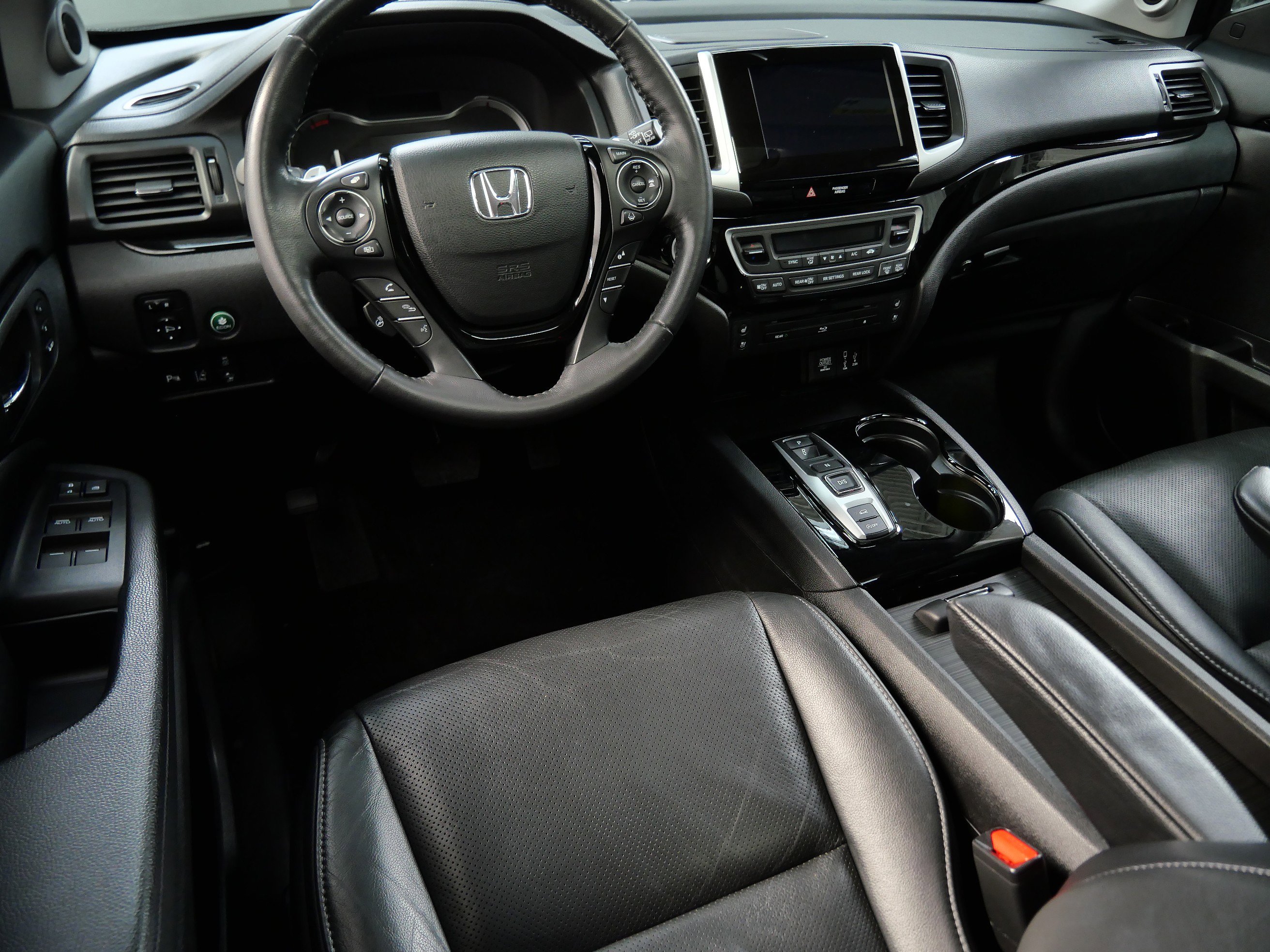 Used 2018 Honda Pilot Elite with VIN 5FNYF6H05JB057239 for sale in Minnetonka, Minnesota