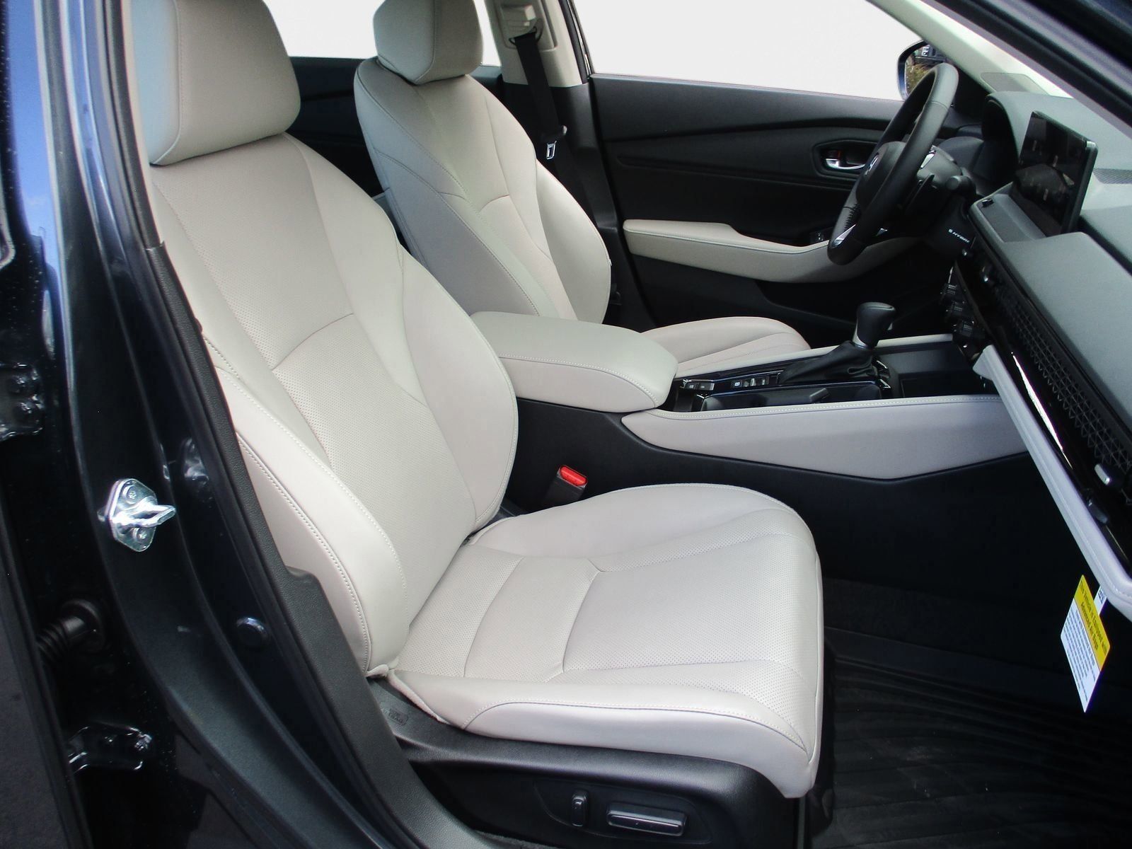 2025 Honda Accord Hybrid Touring photo 27
