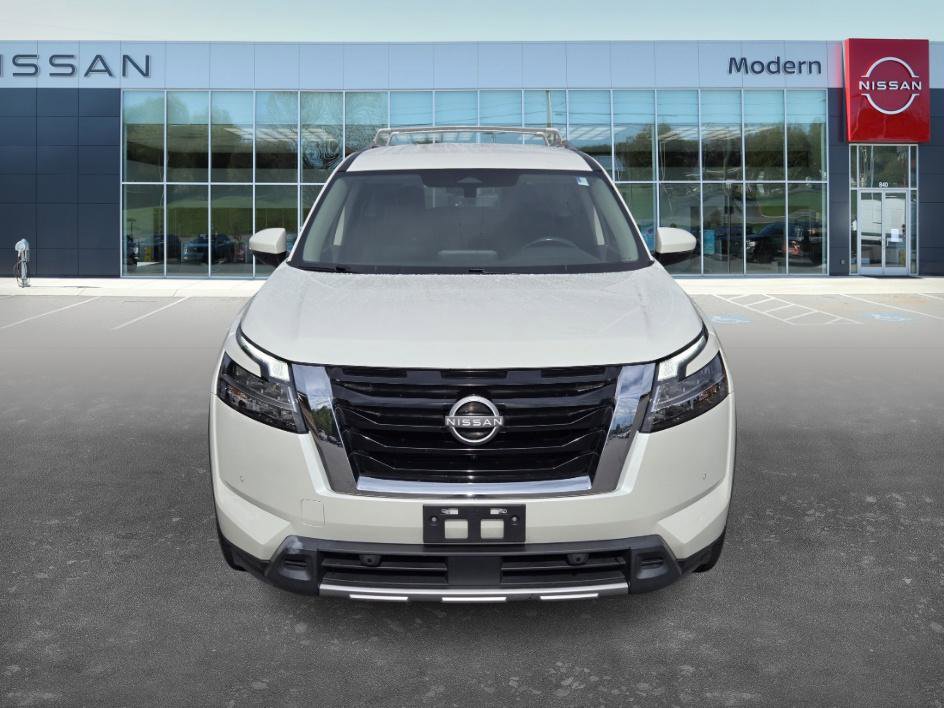 2023 Nissan Pathfinder SL photo 2