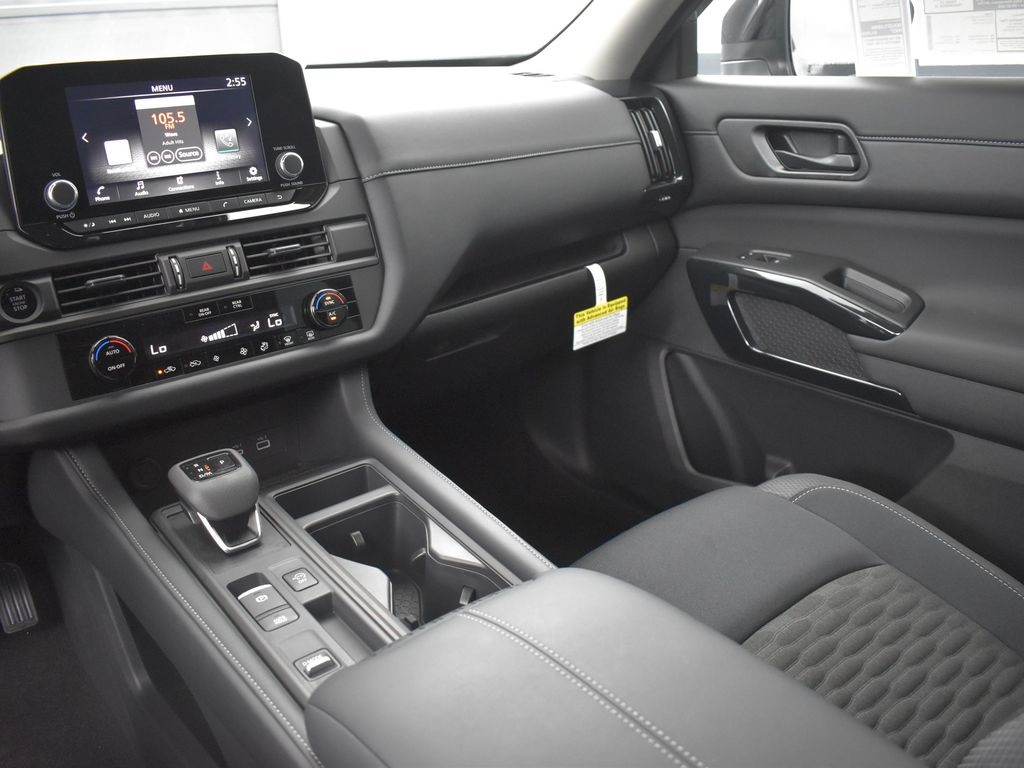2025 Nissan Pathfinder S photo 34