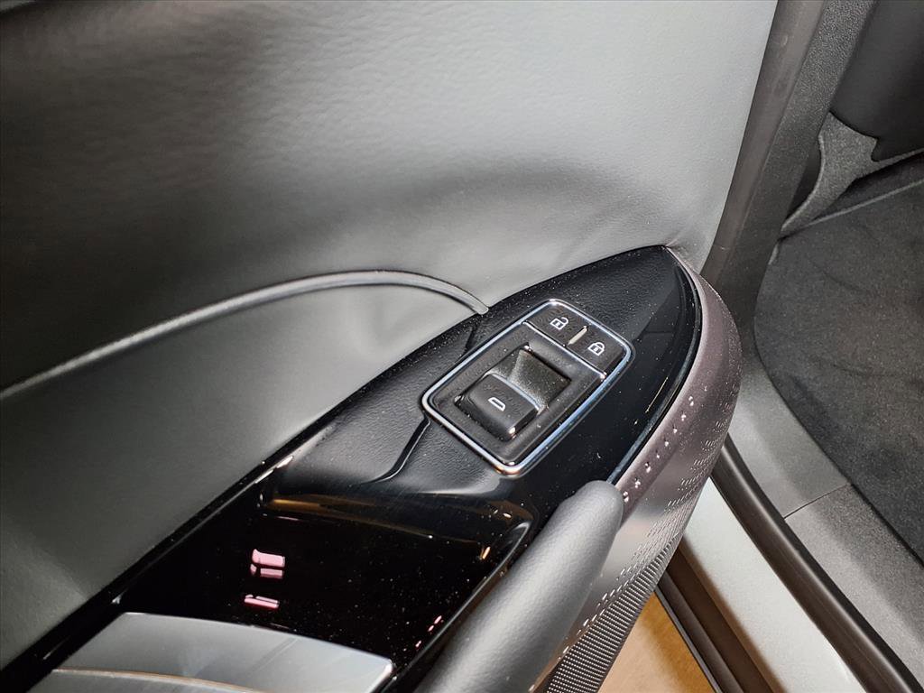 2025 Cadillac Lyriq Luxury photo 14