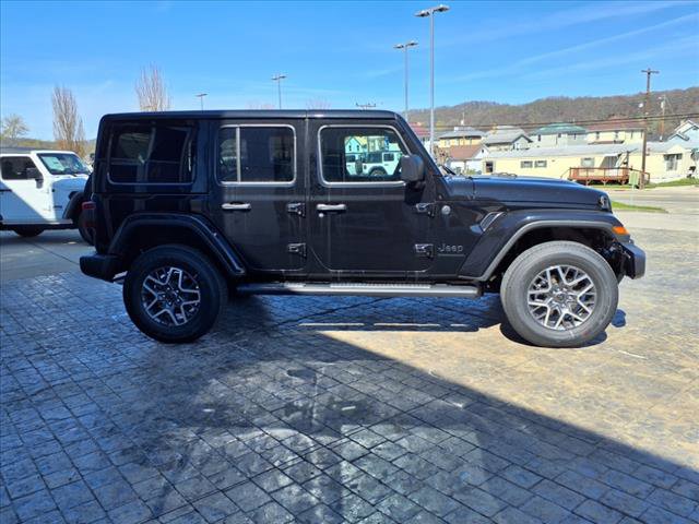 2025 Jeep Wrangler Sahara photo 3