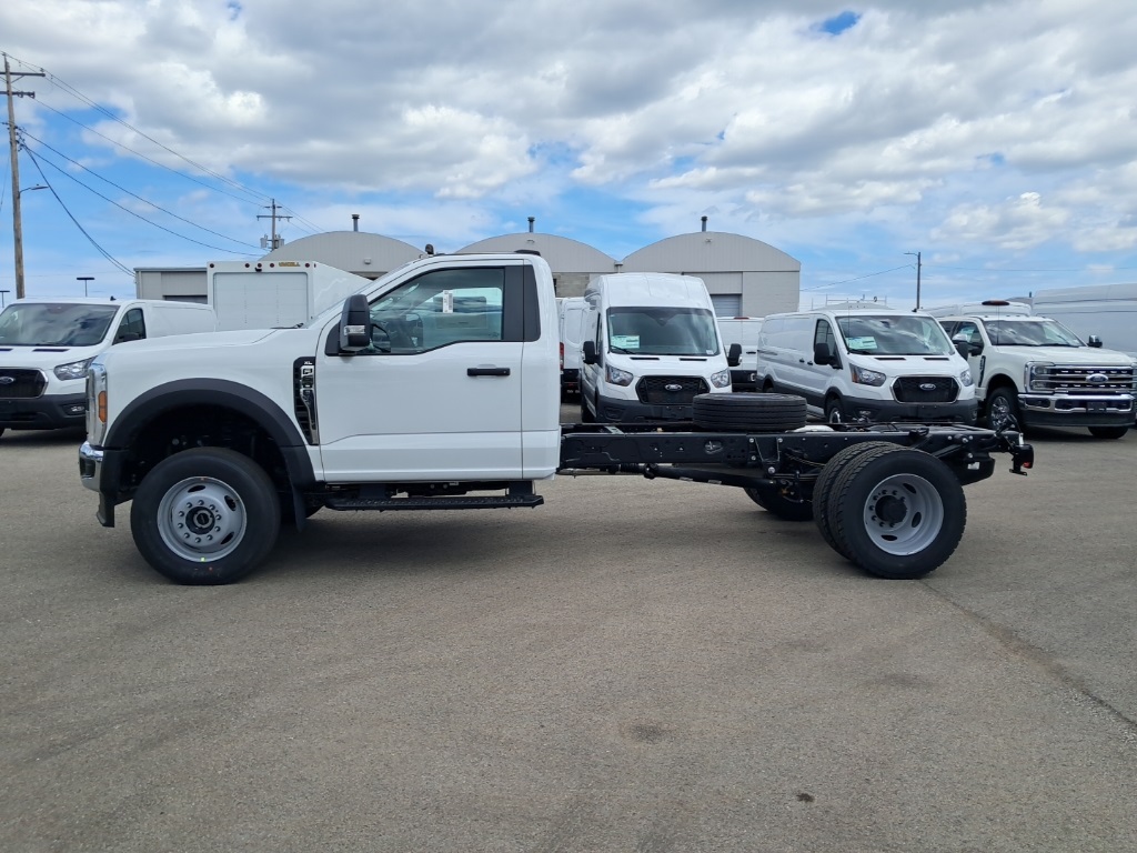 2025 Ford F-600 photo 3