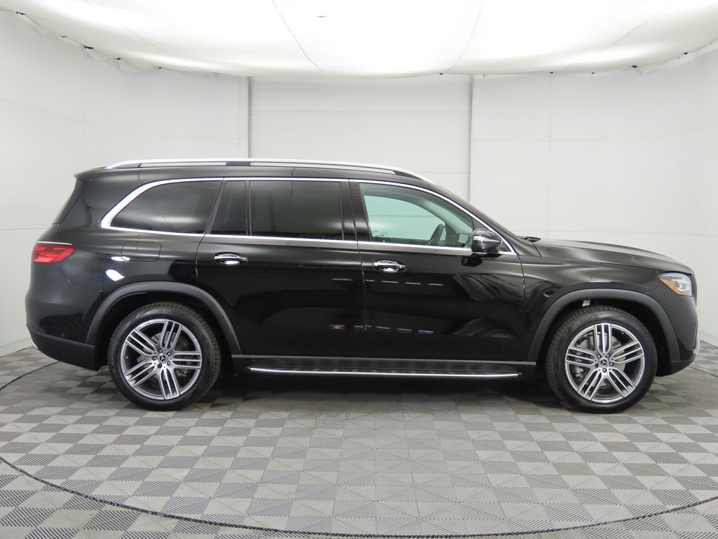 2026 Mercedes Benz GLS 450 4MATIC photo 3