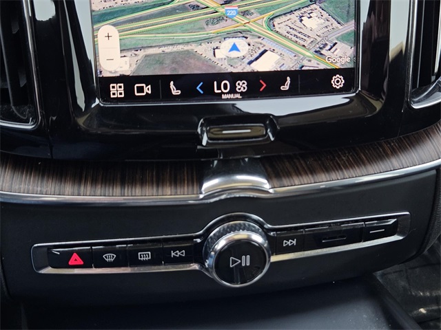 2022 Volvo XC60 B5 Momentum photo 17