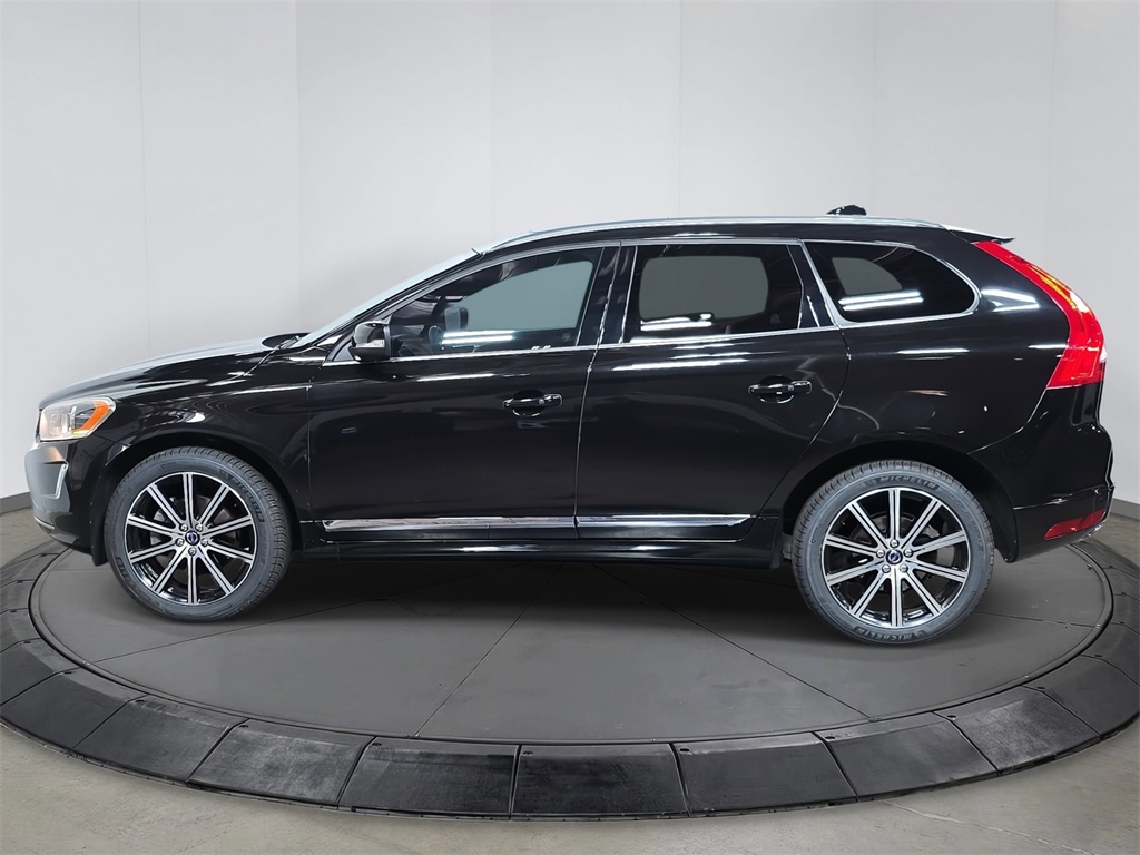 2016 Volvo XC60 T5 Drive-E Premier photo 2