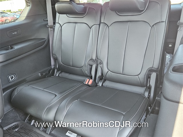 2025 Jeep Grand Cherokee Limited photo 9
