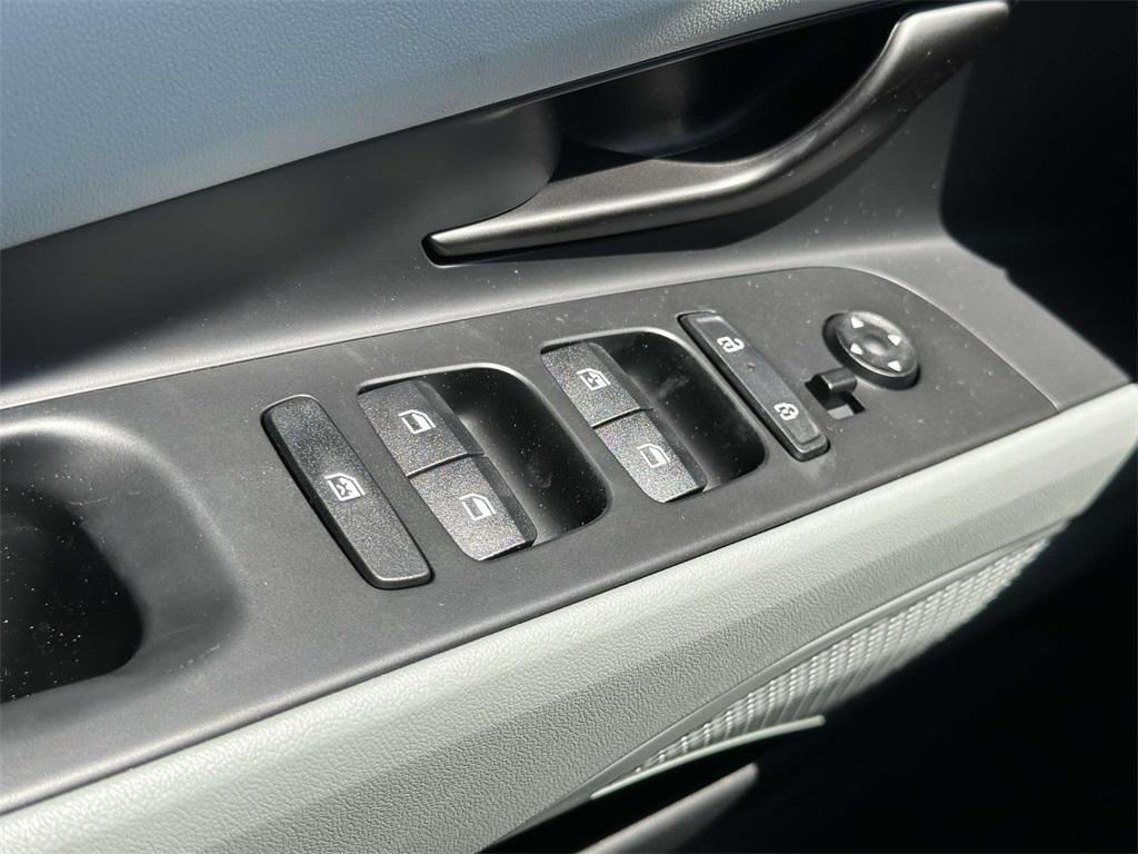 2025 Hyundai Elantra Hybrid Limited photo 25