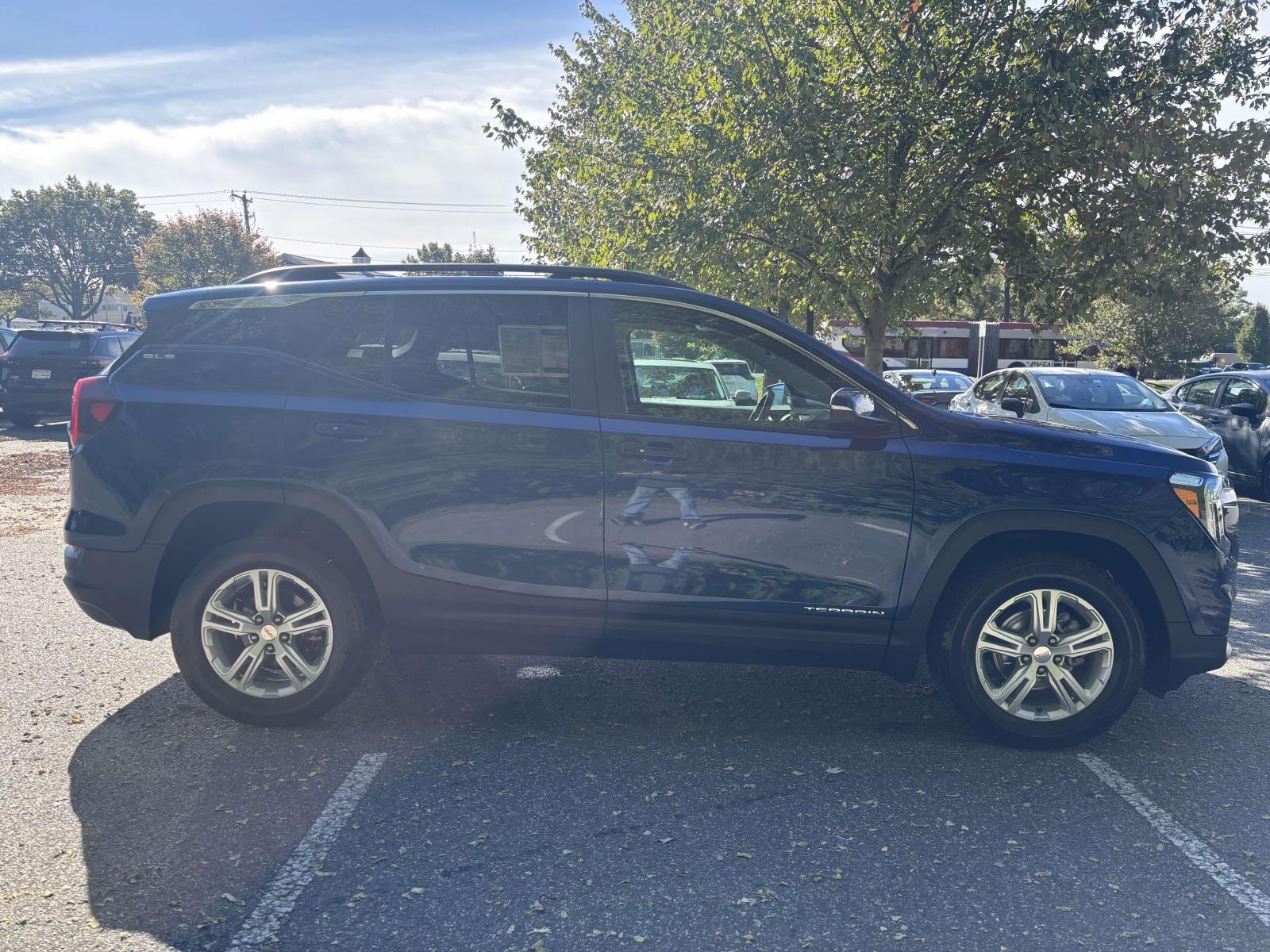 2022 Gmc Terrain SLE photo 2