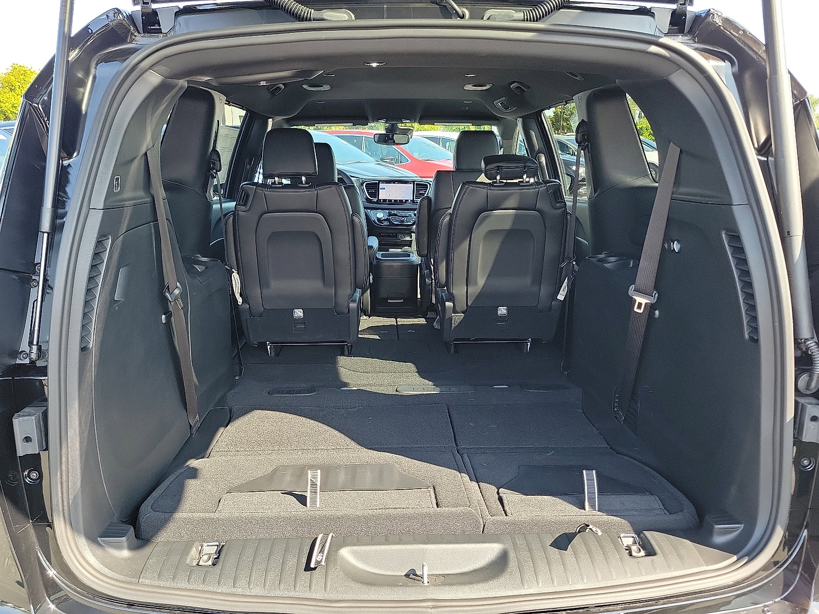 2025 Chrysler Voyager LX photo 14