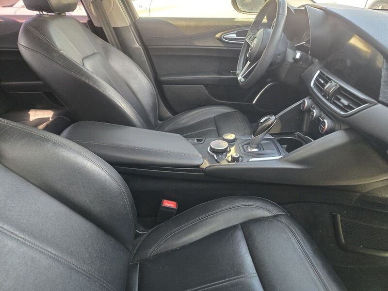 2019 Alfa Romeo Giulia photo 3