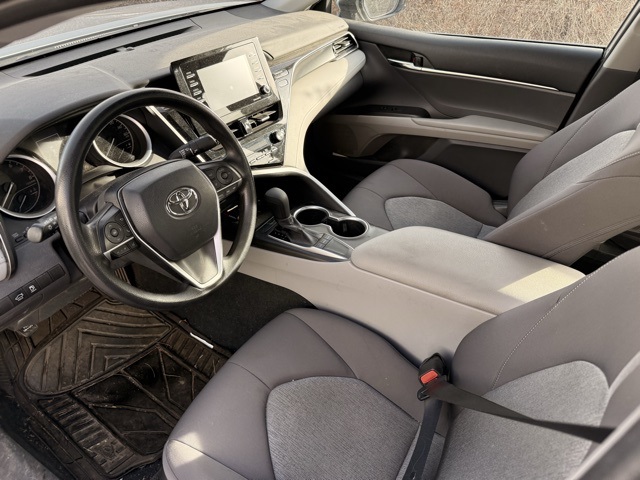 2022 Toyota Camry LE photo 2