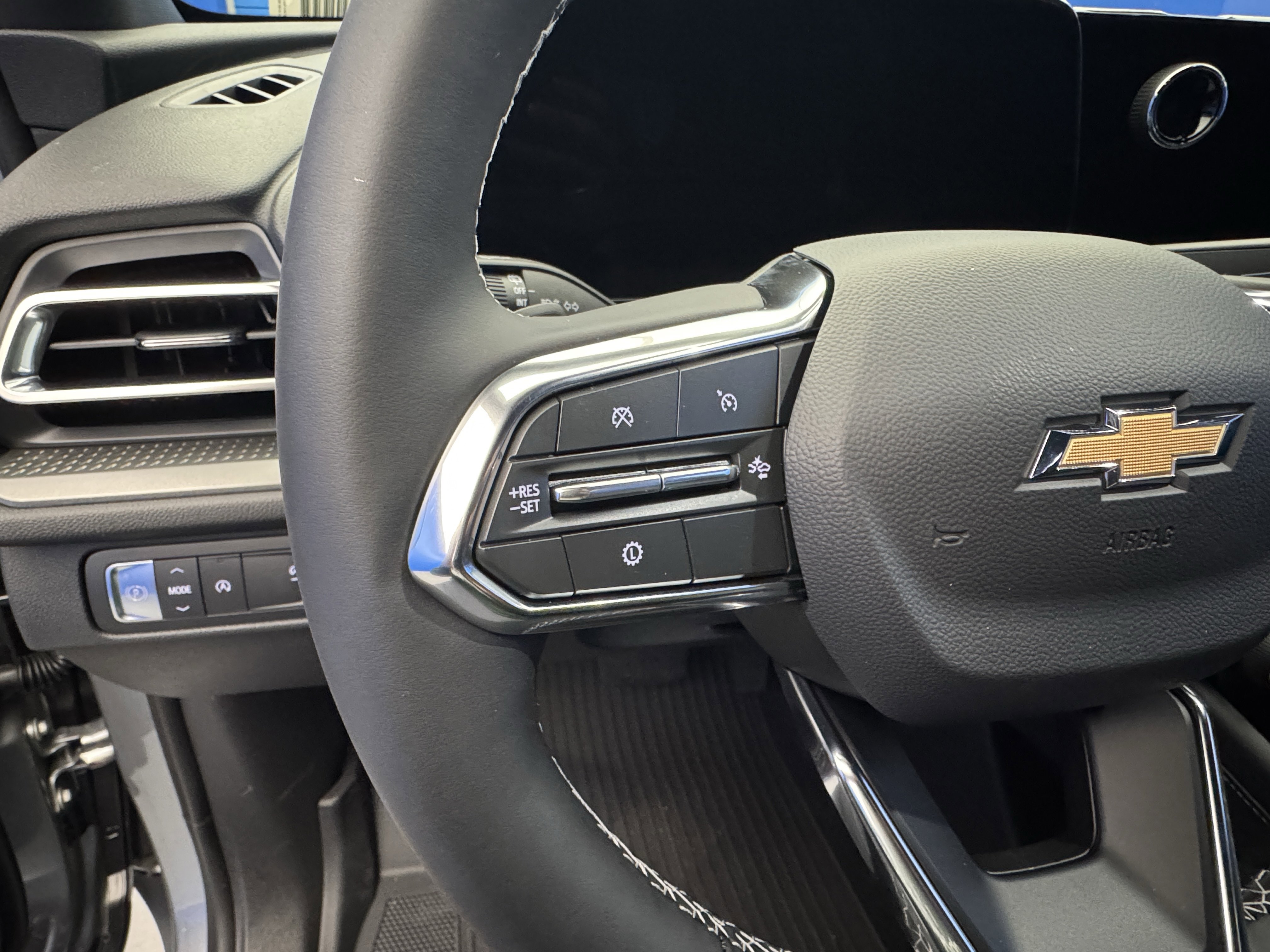 2026 Chevrolet Traverse photo 4