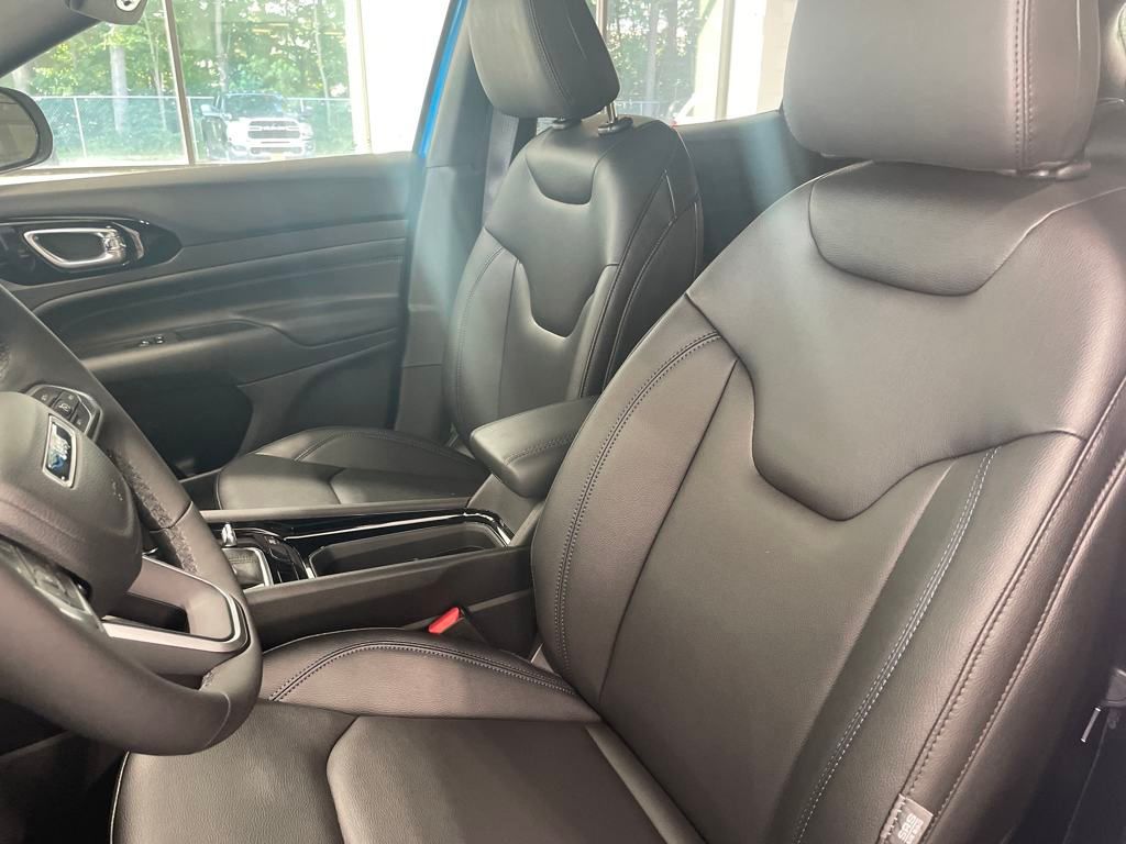 2025 Jeep Compass Limited photo 9