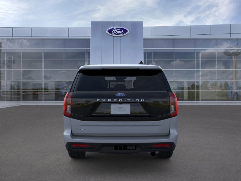 2025 Ford Expedition photo 3