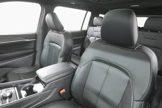 2025 Jeep Grand Cherokee Limited photo 11