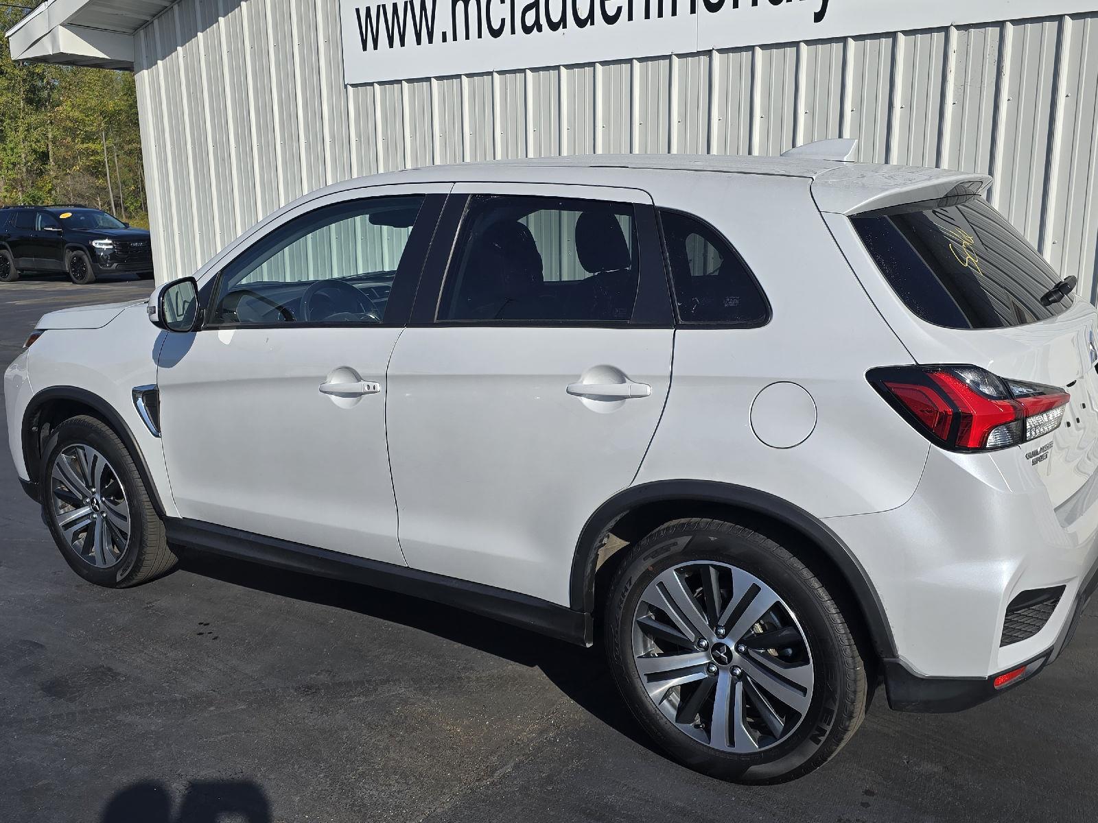 2024 Mitsubishi Outlander ES LE SE photo 6