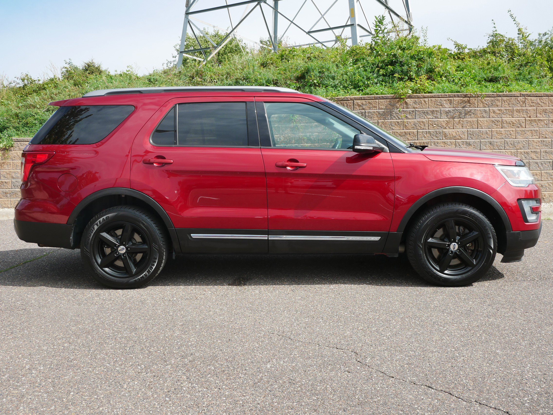 2017 Ford Explorer XLT photo 6
