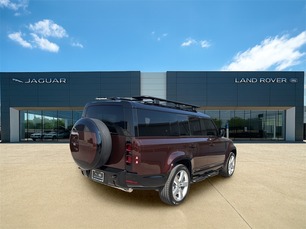 2025 Land Rover Defender 130 X-Dynamic SE photo 4