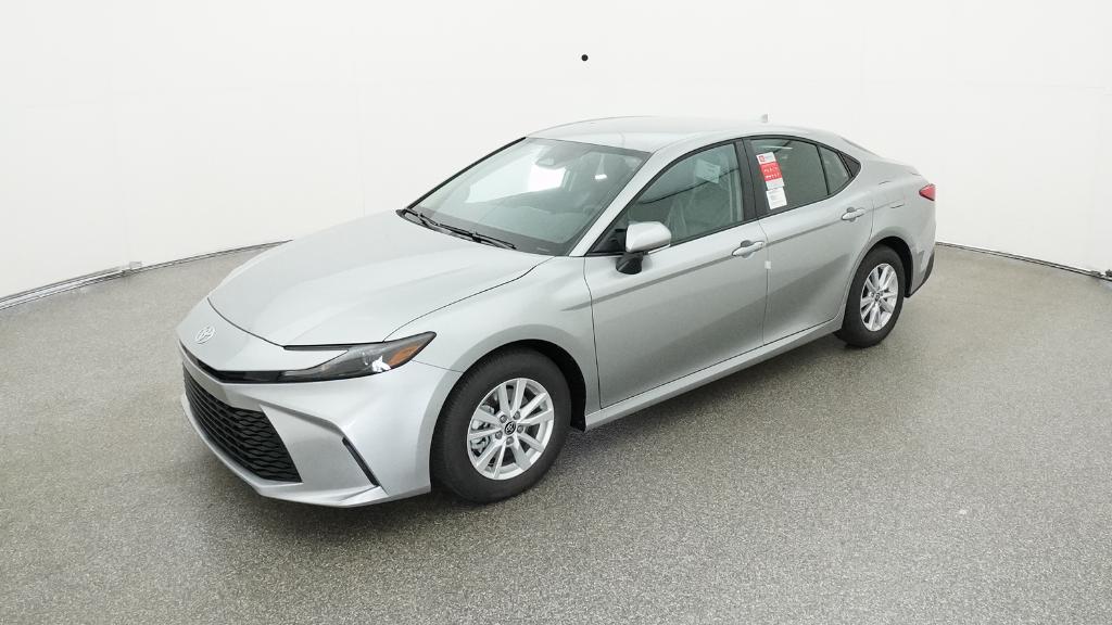 2026 Toyota Camry LE's photo