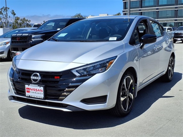 2025 Nissan Versa SR photo 3