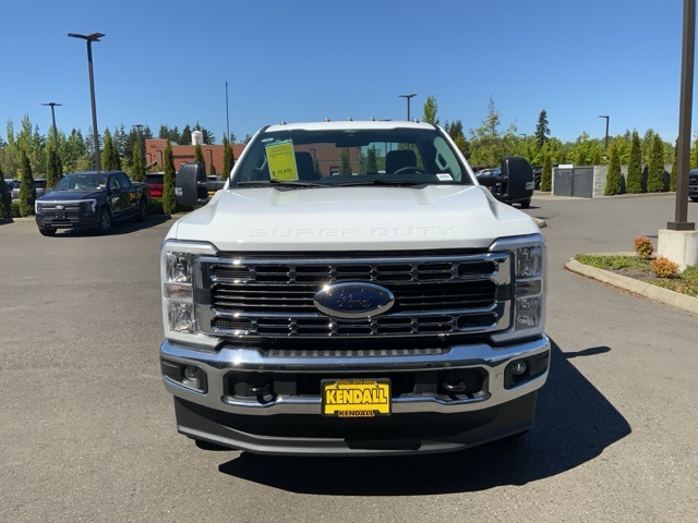2025 Ford F-350 photo 2