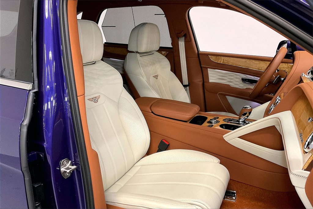2024 Bentley Bentayga Azure photo 14