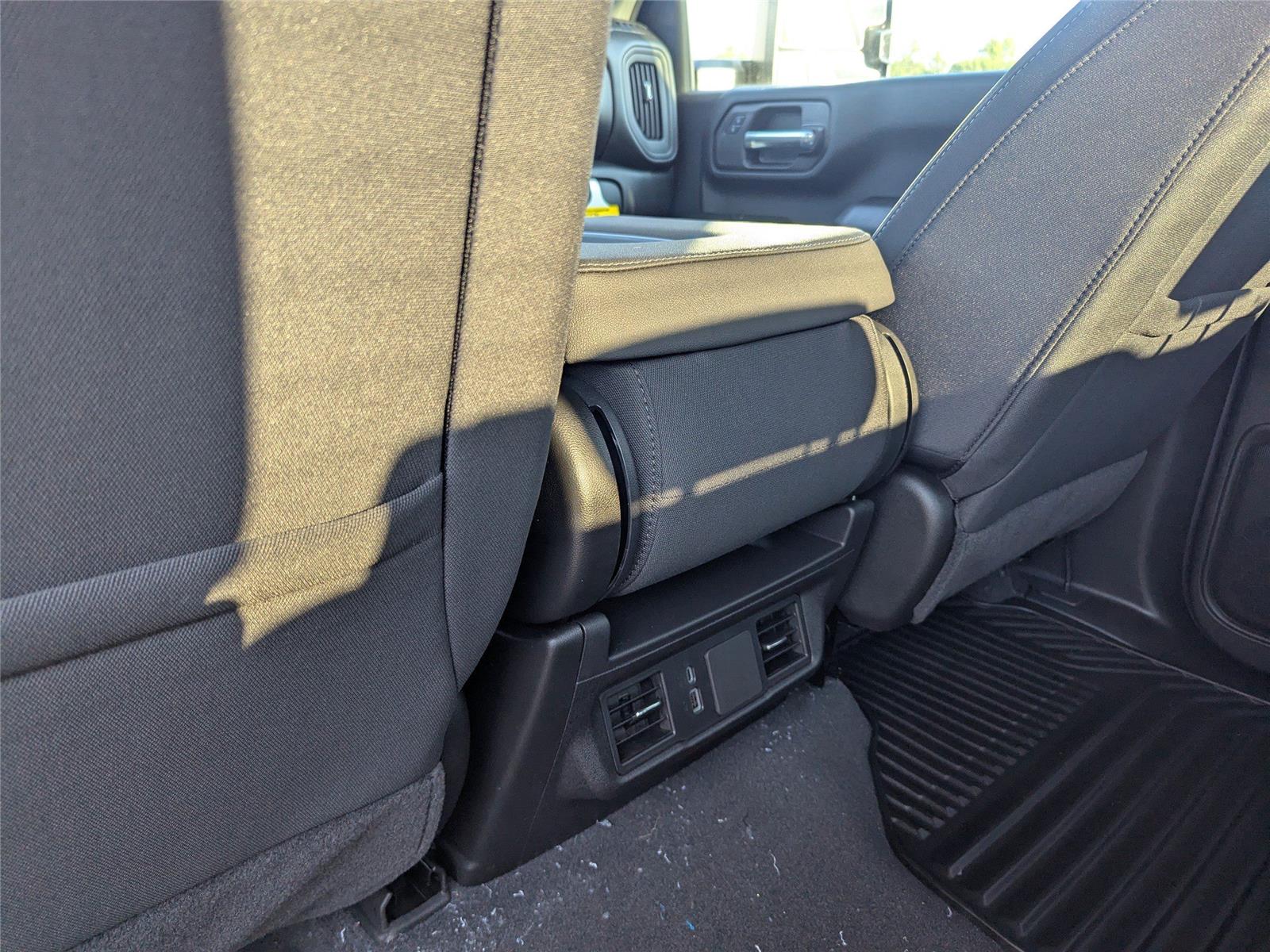 2025 Chevrolet Silverado 2500HD Custom photo 16