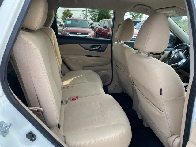 2016 Nissan Rogue SV photo 22