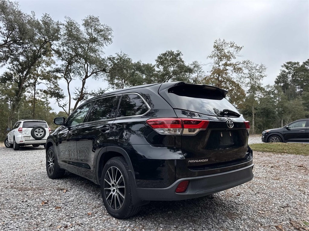 2017 Toyota Highlander SE photo 4