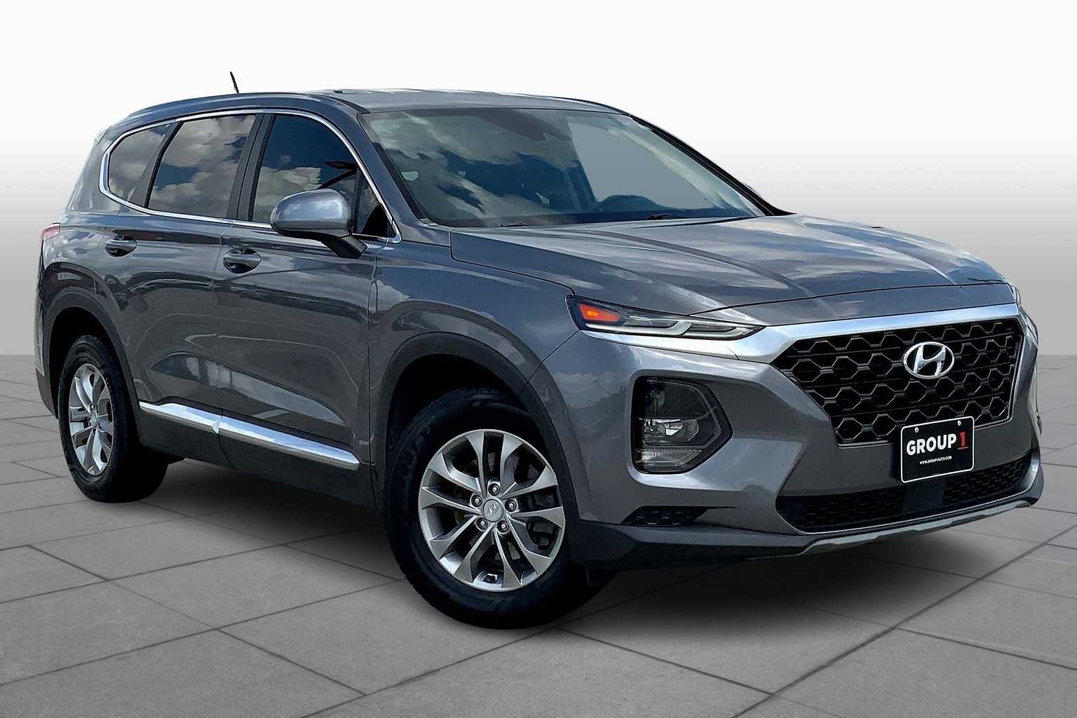 2019 Hyundai Santa Fe SE photo 2
