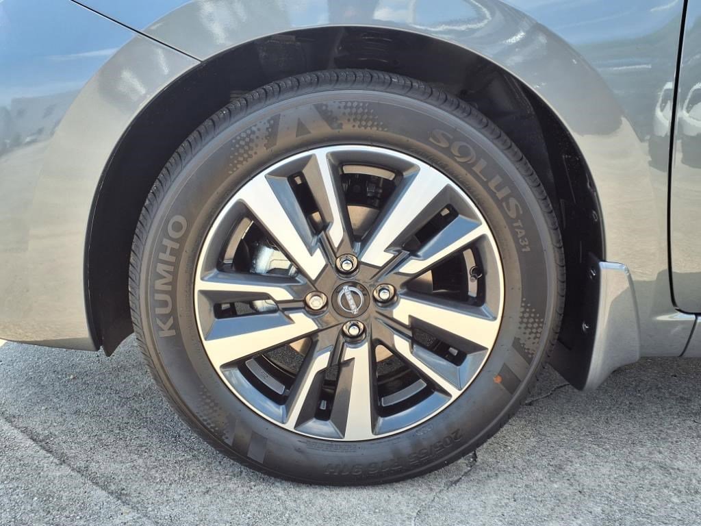 2025 Nissan Versa SV photo 2