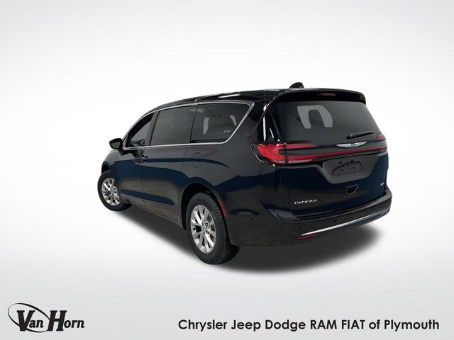 2025 Chrysler Pacifica photo 2