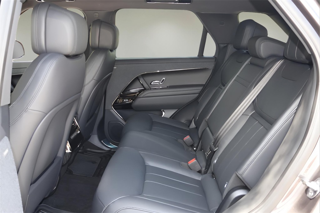 2025 Land Rover Range Rover Sport SE photo 13
