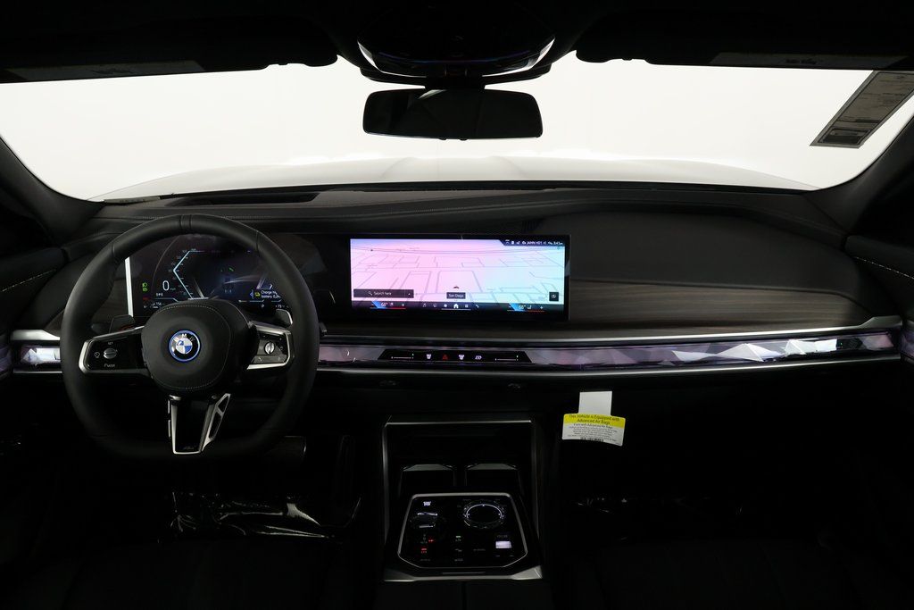 2026 Bmw 750e photo 3